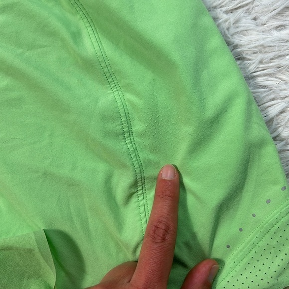 Lululemon Hotty Hot High-Rise Short 4" *Special Edition Scream Green Light - Picture 3 of 8